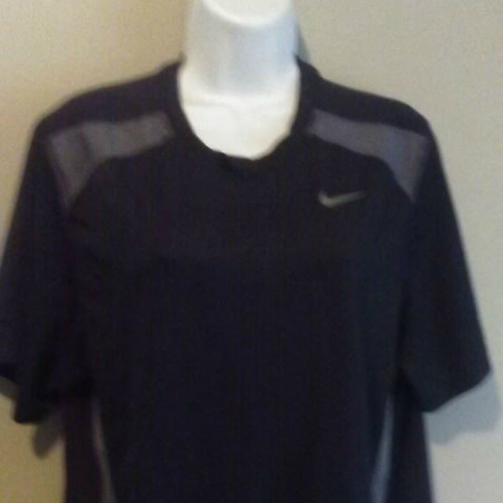 Nike Wemans black short sleeve dri fit shirt L